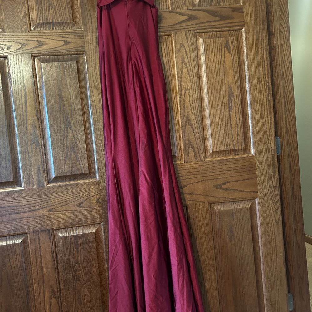 Elegant Burgundy Maxi Dress